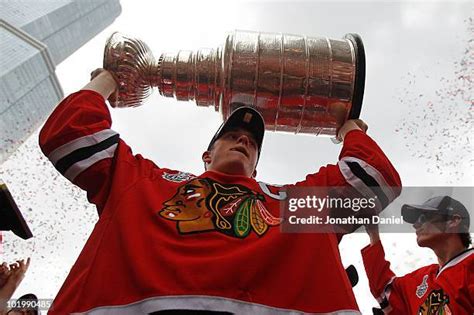 Jonathan Toews Stanley Cup Photos and Premium High Res Pictures - Getty ...