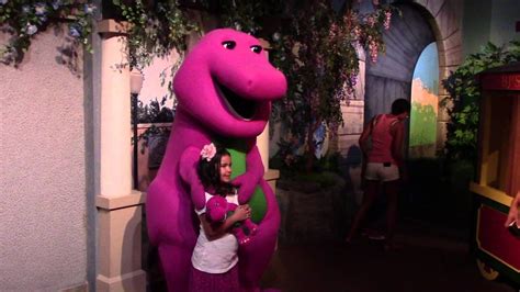 Hugging Barney Universal