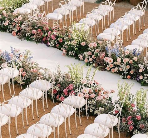 35 Wedding Aisle Decor Ideas We’re Obsessed With