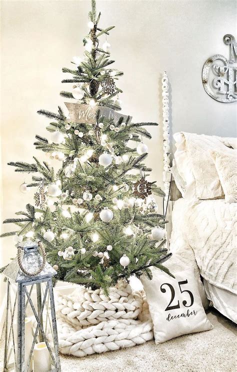 9 Scandinavian Christmas Tree Decor Ideas