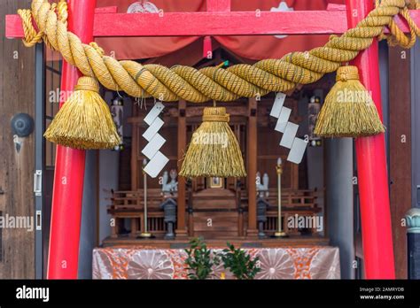 Shimenawa Rope Stock Photos & Shimenawa Rope Stock Images - Alamy