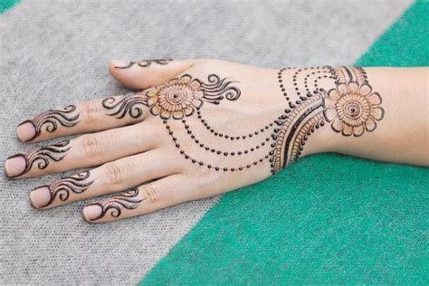 Mehndi designs for Eid al-Fitr: Latest trendy designs, Arabic patterns ...