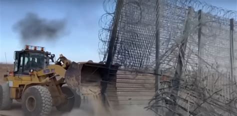 Barbed wire and Fence using in Israel-Gaza border fence - DEZE Metal Fence