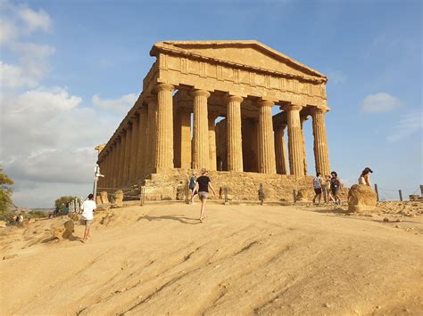 Temple of Concordia in Sicily (4032x3024) | Concordia, Sicily, Beautiful architecture