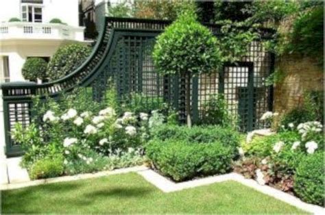 Nice 55 Stunning Privacy Fence Line Landscaping Ideas http://homefulies.com/index.php/20 ...