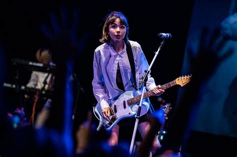 The Regrettes Cover Talking Heads’ “Psycho Killer” & Wham’s “Last Christmas” During LA Farewell ...