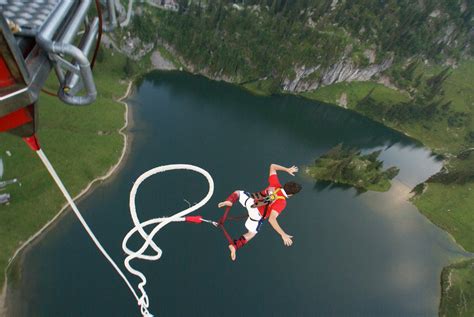 Best Bungee Jumping Locations Around the World | I Live Up