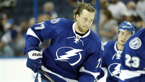 Lightning's Victor Hedman to miss 4-6 weeks with broken finger