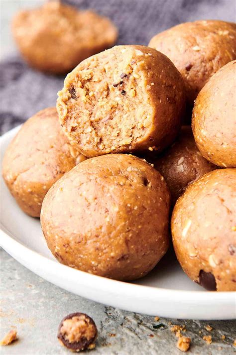 Peanut Butter Protein Balls - No-Bake, Quick, Easy, Healthy!