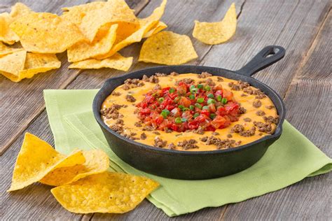 Beef Queso Fundido Dip | Tostitos.ca | Recipe | Tostitos recipes ...