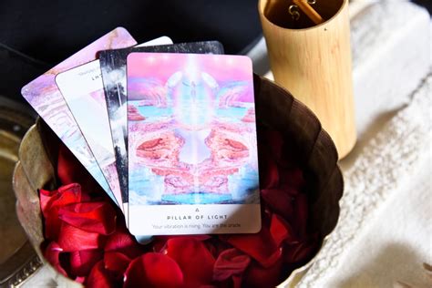 How To Use Oracle Cards With Tarot (In 8 Easy Steps) | LeadByStars