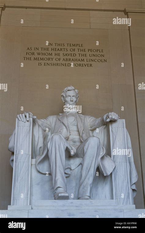 Lincoln statue hi-res stock photography and images - Alamy