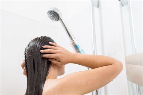 Steps To Wash Your Hair The Right Way! (Dos And Don'ts Included) - The Urban Life