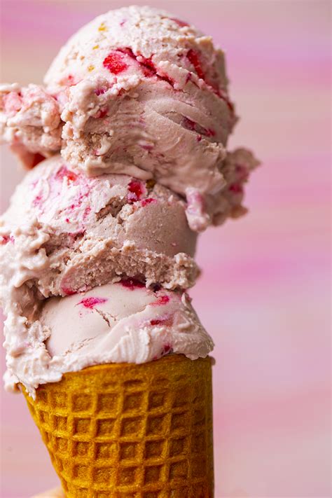 Fresh Strawberry Ice Cream - HealthyHappyLife.com