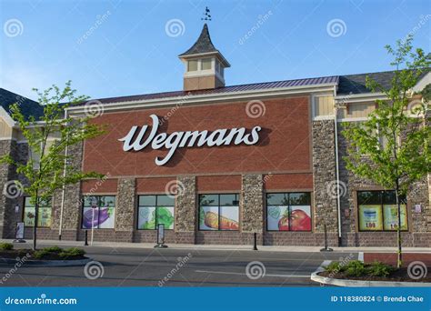 Exterior of Wegmans Supermarket Outside of Richmond, VA Editorial Stock ...