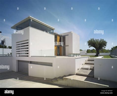 Exterior of modern house with minimalist garden Stock Photo - Alamy