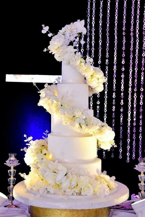 28 Trendy Spiral And Swirl Wedding Cakes - Weddingomania