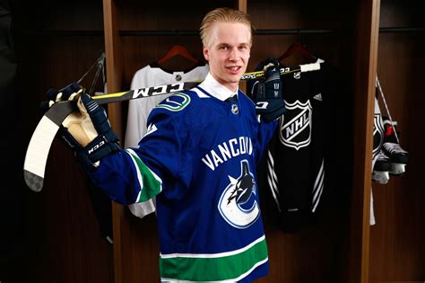 Vancouver Canucks: exploring possible linemates for Elias Pettersson