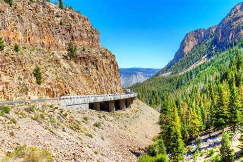 Grand Loop Road Attraversano Il Golden Gate Canyon Del Parco Nazionale Di Yellowstone Immagine ...