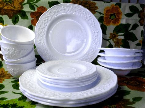 Vintage Indiana White Milk Glass Dinnerware Set Complete 4 places 18 Pieces with Cream and Sugar ...