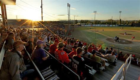 San Diego Waves shine in Midnight Sun Baseball Game | Local | newsminer.com