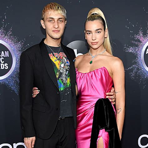 Dua Lipa & Anwar Hadid Make Red Carpet Debut at the 2019 AMAs - E ...