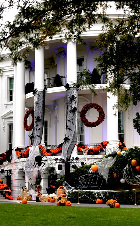 George W. Bush Takes His Granddaughter Trick-or-Treating for Halloween ...