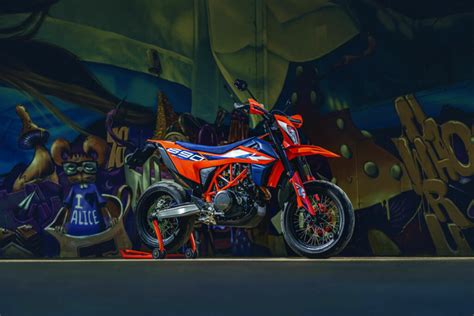 KTM Announces 2023 690 SMC R And 690 ENDURO R Models - Roadracing World ...