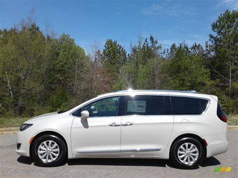 2019 Luxury White Pearl Chrysler Pacifica Touring L #132637458 | GTCarLot.com - Car Color Galleries