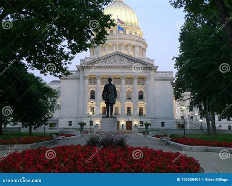 Madison, Wi Capitol Building Editorial Stock Image - Image of dome ...