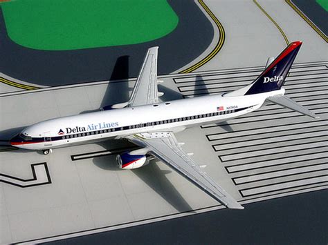 Gemini Jets Delta Air Lines 737-800 1/250 Scale Diecast Model ...