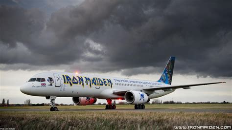 Iron Maiden - Ed Force One HD Desktop-Hintergrund: Breitbild: High-Definition: Vollbild