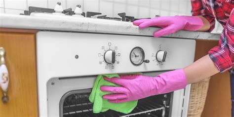 How to Use a Self-Cleaning Oven