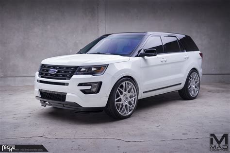 Black Top Ford Explorer on Niche Alpine-D Custom Wheels — CARiD.com Gallery