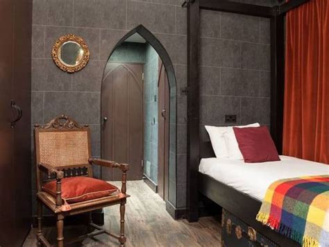 A Quirky Harry Potter Themed Hotel in London (11 pics) - Izismile.com