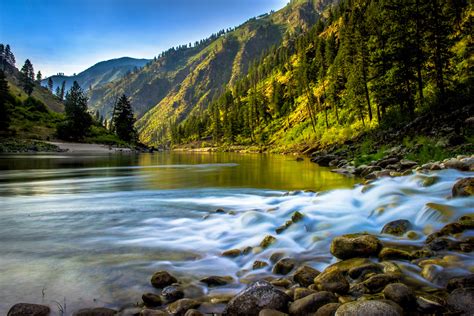 Rafting & paddling vacations on the Main Salmon river, Idaho.