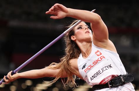 Why did Polish javelin thrower Maria Andrejczyk auction off her Olympic ...