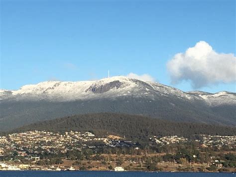 Snow falls on Mt Wellington | The Mercury