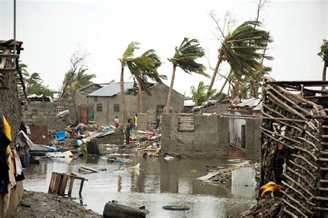 Cyclone Idai: Hundreds feared dead as tropical storm batters Zimbabwe and Mozambique | The ...