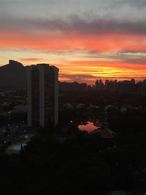 Sunrise in Rio [OC] : r/CityPorn