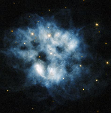 Hubble Views Planetary Nebula NGC 2452