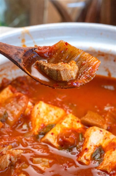 Kimchi Jjigae (Kimchi Stew) - Stellanspice