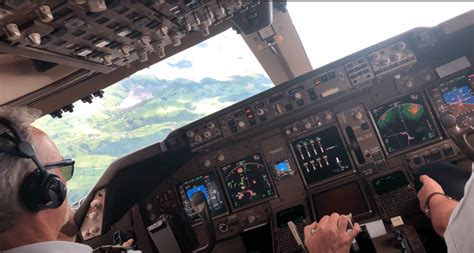 Boeing 747 Cockpit Landing