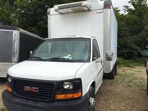 GMC 3500 Box Truck (2003) : Van / Box Trucks