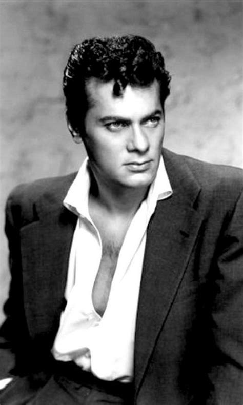 Tony Curtis, handsome 50s movie star | Classic movie stars, Old movie ...