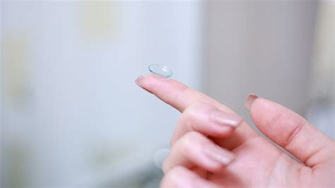One-Eye Lens: What Do You Need To Know? - Blog Contactlenses4us.com