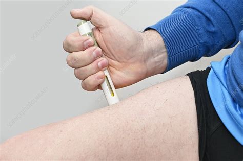 Alirocumab injection for elevated cholesterol - Stock Image - C053/2320 ...