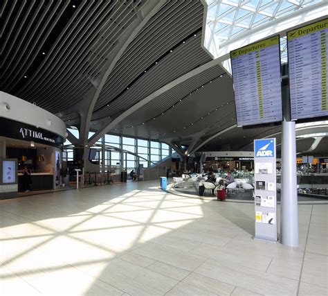 Leonardo da Vinci Airport - Porcelain tiles and Kerlite for Floors and Walls