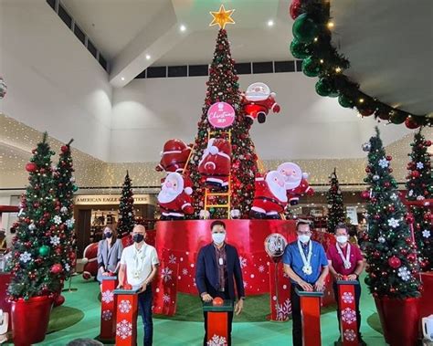 SM City Pampanga lights up its Christmas centerpiece