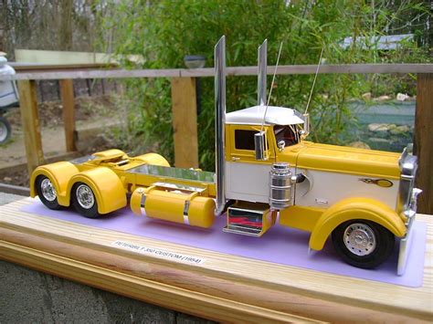 PETERBILT 1954 CHRISTIAN CHAPSON | Model cars kits, Model truck kits, Scale models cars